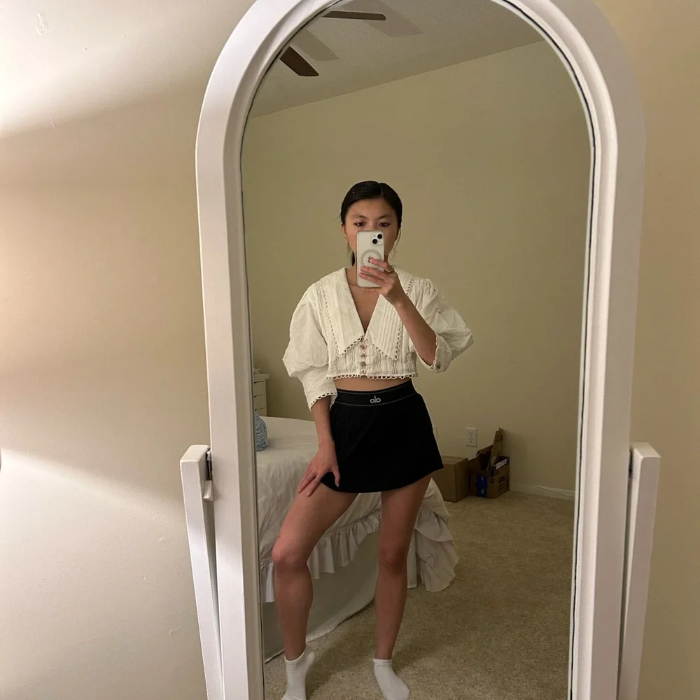 FARM Rio White Lace-Trim Cropped Blouse with Puff Sleeves